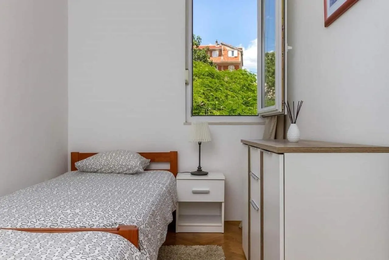 Apartment Jurmar - With Terrace Split