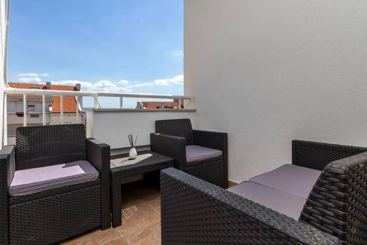 Apartment Jurmar - With Terrace 斯普利特
